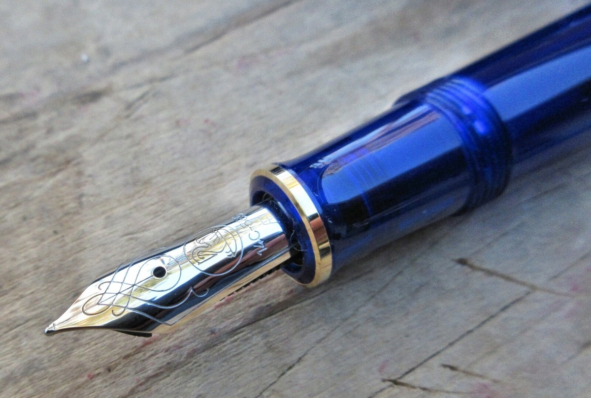 New Pelikan M600 Gunther Wagner Blue Demonstrator Fountain Pen