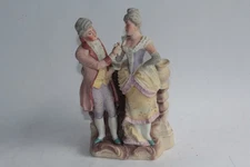 Porcelaine biscuit polychrome Bouquetière Couple (55635)