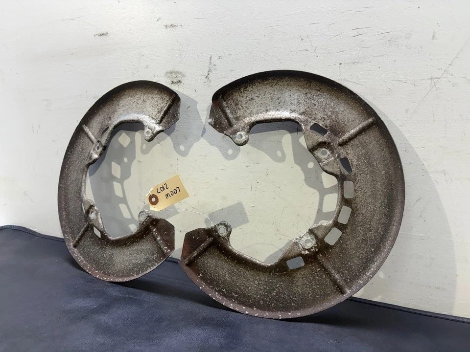 Escudos de freno traseros Porsche 944  Foto 3 de 4