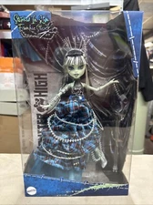Monster High Stitched in Style Frankie Stein Fashion Doll Brand New HRL66-9993