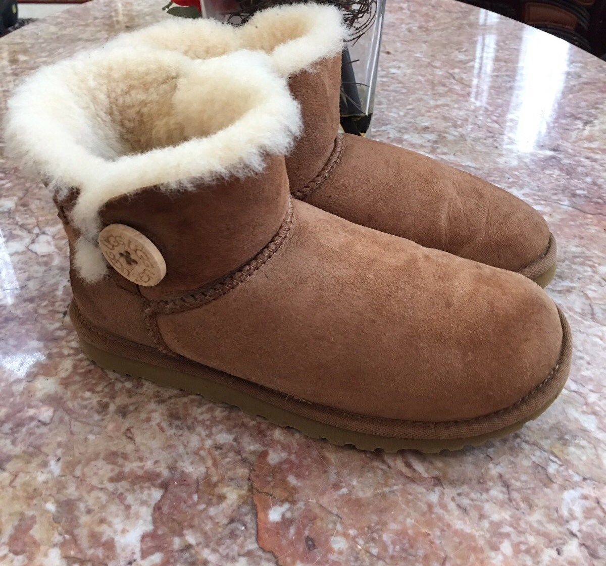 Ugg Australia Women's Mini Bailey Button Boots Chestnut Size 5