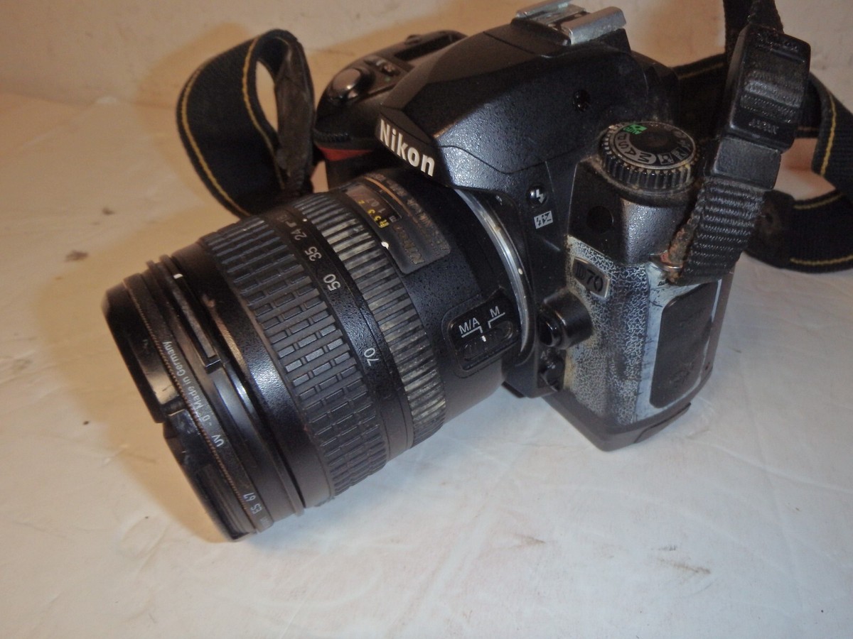 Nikon D70 Digital SLR Camera w/ DX AF-S Nikkor 18-70mm 1:3.5-4.5G