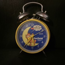 Zeon Garfield 1978 Wind Up Alarm Clock The Cat Jumped Over the Moon Yellow Blue