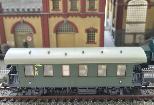Liliput H0 270 00 Nebenbahnwagen 2. Klasse 8i270Esn Bi im falscher OVP/2614 | Zustand: Gebraucht