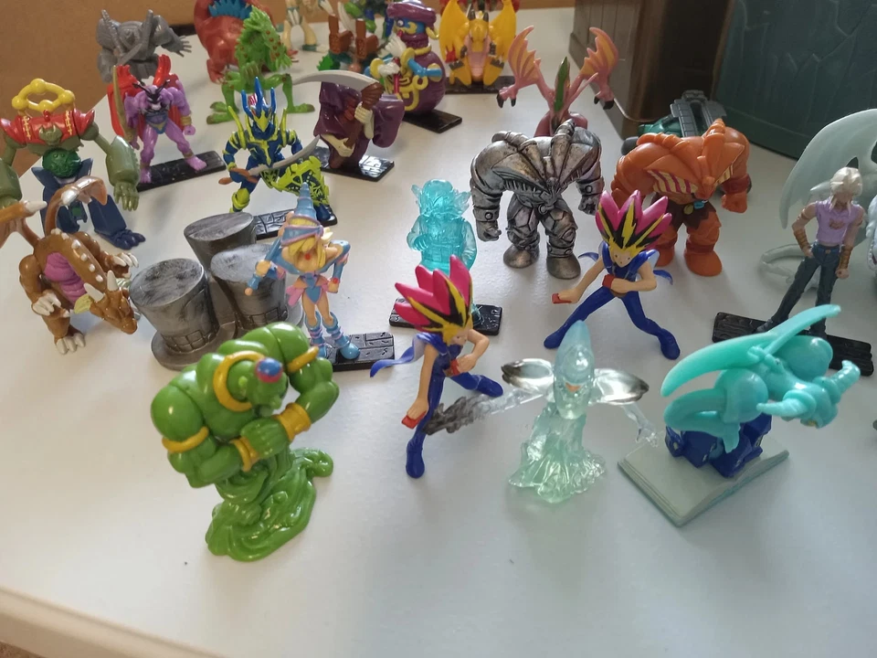 Yu-Gi-Oh! Juego Arena Estuche de Transporte y Mini Figura Lote de 46 Figuras + 55 Cartas Foto 4 de 4