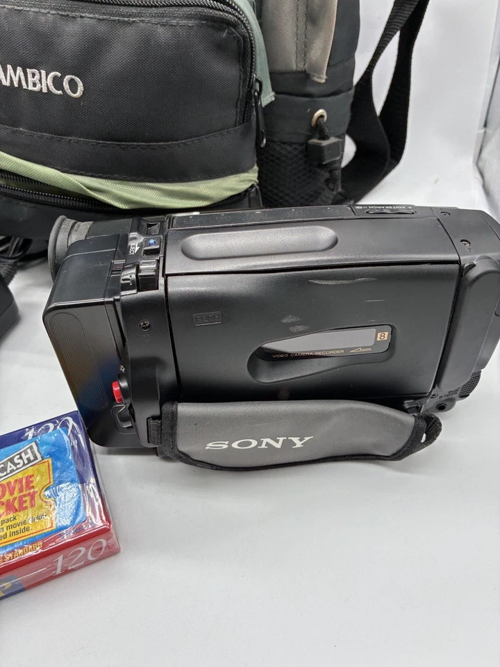 Sony Handycam CCD-TR66 Video 8 Camcorder for parts only  - Image 2 of 3