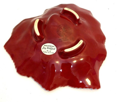 Plato de caramelo de cerámica en forma de hoja roja borgoña Jay Willfred 7" hecho en Portugal - Imagen 6 de 9