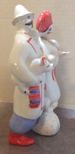Vintage Man & Woman at the Kyiv Fair w/ Pig Porcelain Figurine - USSR - Picture 5 of 7