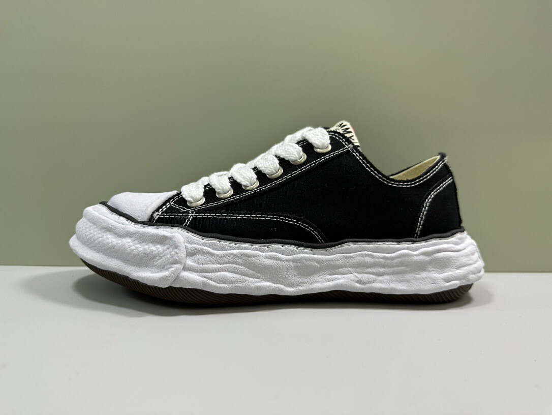 Maison Mihara Yasuhiro Man Shoes Black White Classic Low