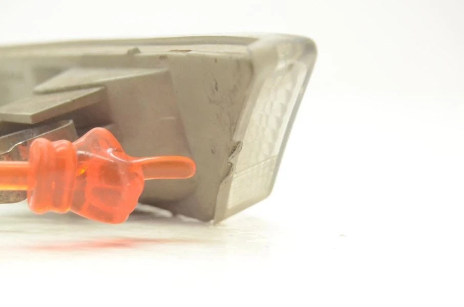 1997-2004 Porsche Boxster 996 2.7L Passenger Right Side Marker Light 99663104401 - Image 4 of 4