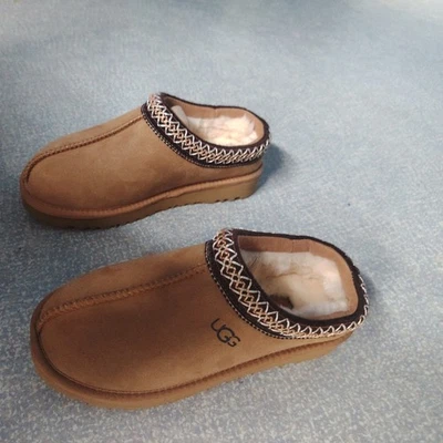 Pantoufles / Sabots UGG marron fourrés - Photo 1/4