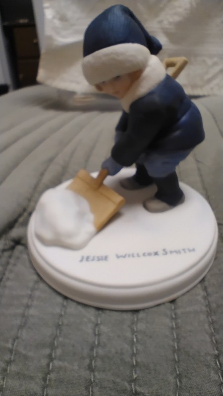 Vintage 1986 Avon Jessie Willcox Smith A Winter Snow Figurine - Regional Manager
