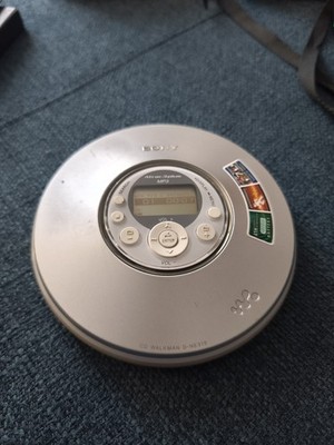 SONY CD PLAYER PLAYER WALKMAN D-NE319 ATRAC3PLUS MP3 Silber