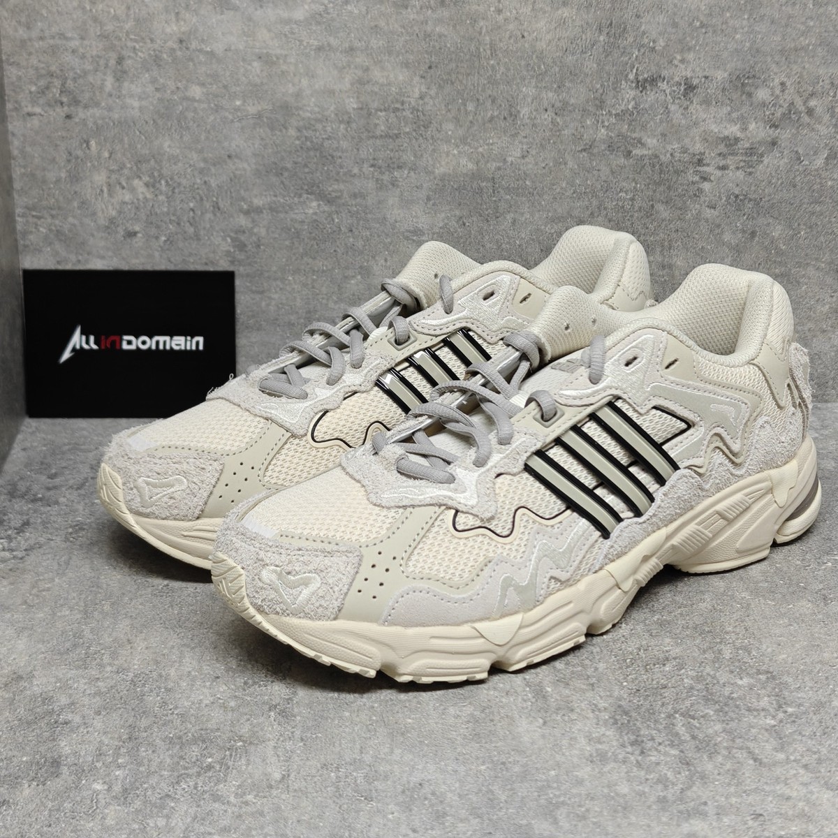 Level SS/New - adidas Bad Bunny x Response CL Wonder White