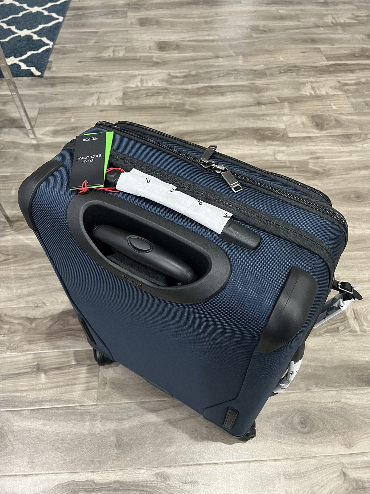 Tumi Merge Front lid Continental Carry On Luggage Expandadle NAVY/BLACK