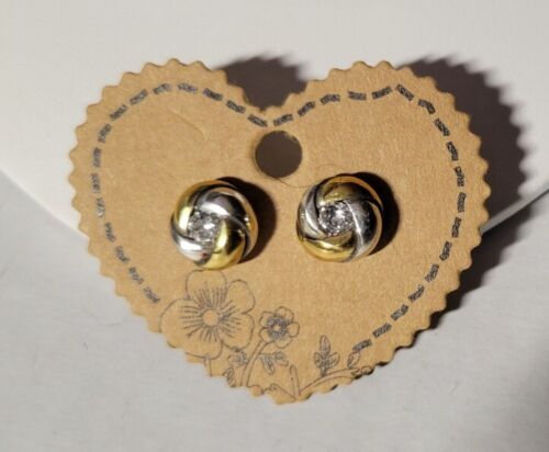 Brighton LOVE ME KNOT Silver Gold Center Crystal Stud Earrings, NWOT w/Heart Tin - Afbeelding 1 van 4