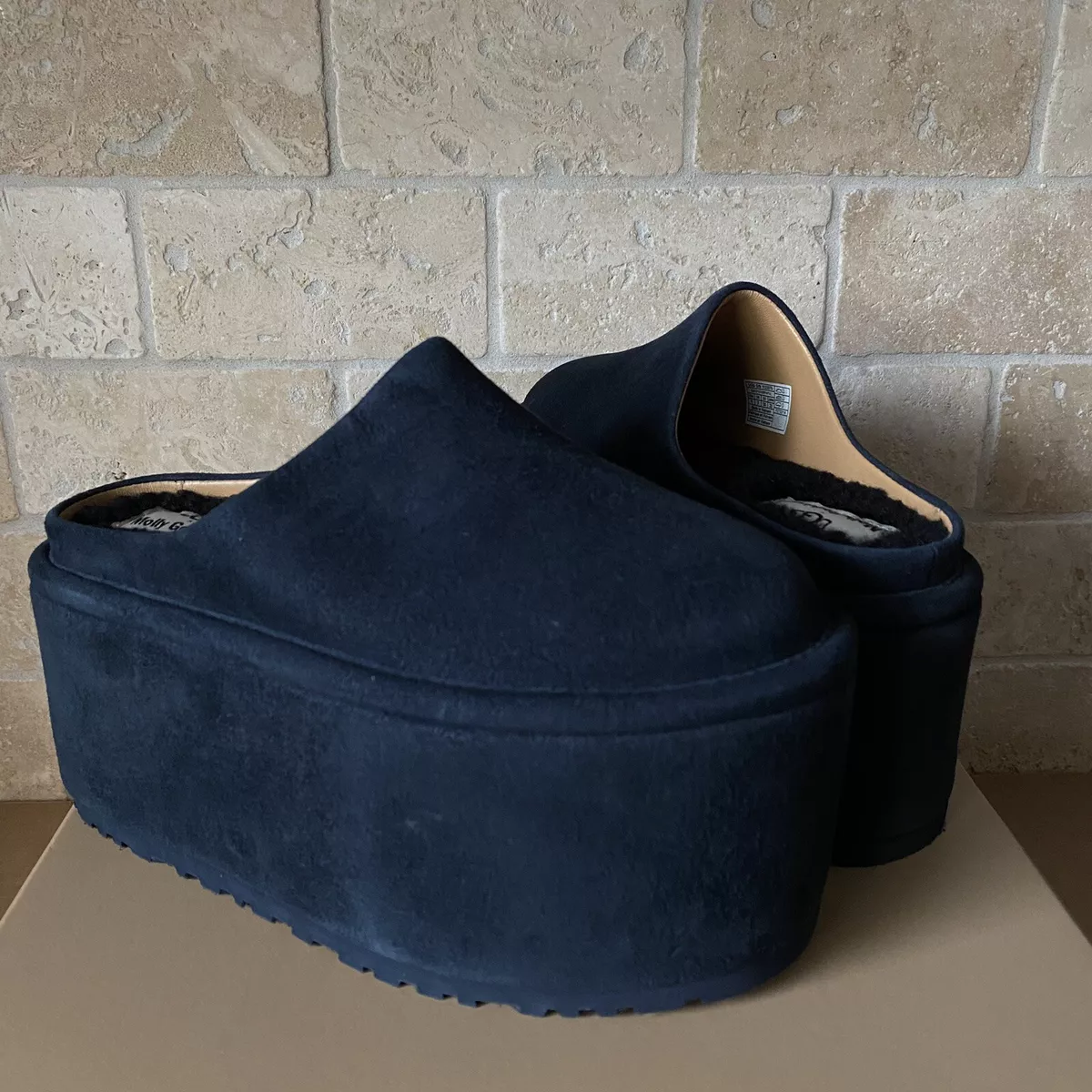 Ugg black deals week