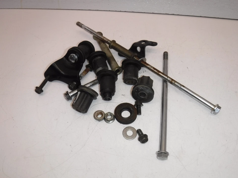 Honda V45 Sabre 1983 motor montaje motor soportes pernos juego de piezas lote de piezas goma Foto 3 de 4