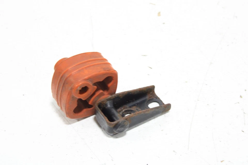 2011-2021 JEEP GRAND CHEROKEE EXHAUST PIPE TUBE RIGHT HANGER & BRACKET MOUNT OEM - Image 2 of 4