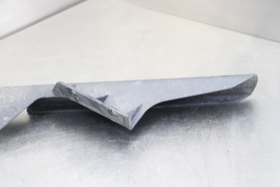 04-05 SUZUKI GSXR600 REAR BACK DRIVE CHAIN GUARD COVER SHIELD Foto 3 de 4