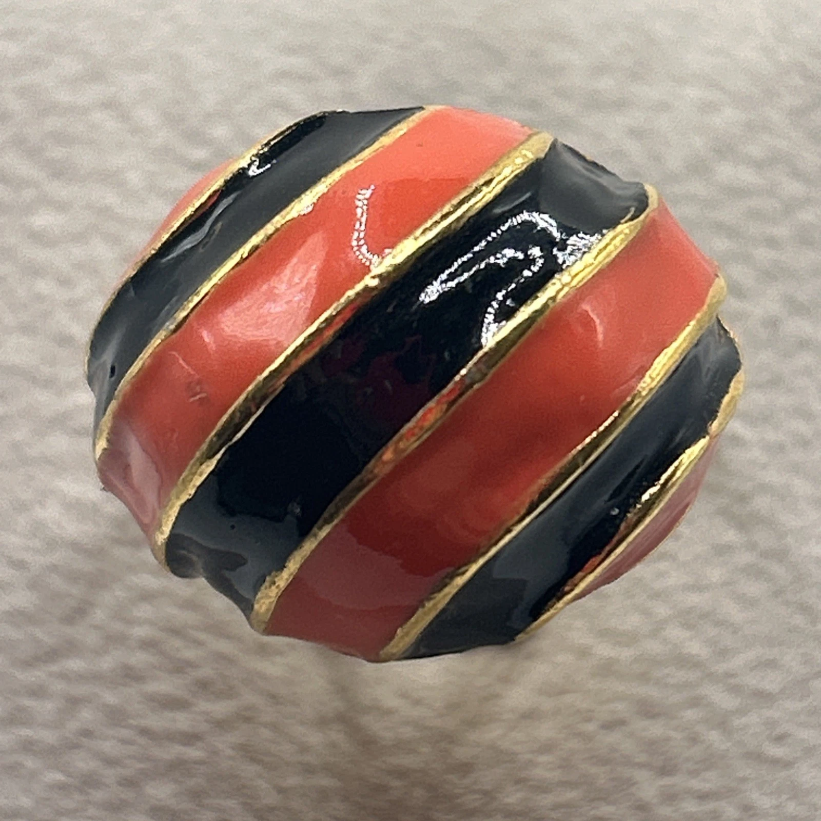 Bague vintage fantaisie  Doré Orange et  Noir . Taille 55