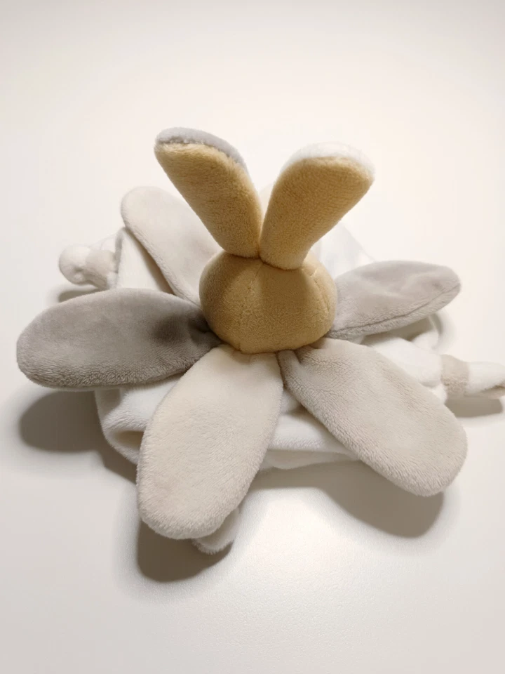Doudou Et Compagnie Lapin Carré Beige Blanc Et Gris Taupe Pétales Mini Collector - Photo 2/4