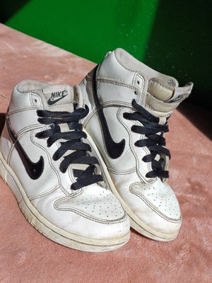 nike shoes with tick on top