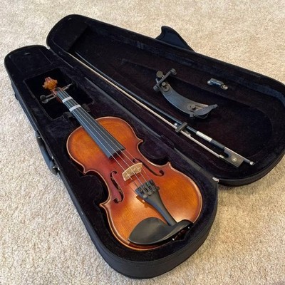 German manufacturer 1/2 violin set with bow, case, and shoulder rest Thomann