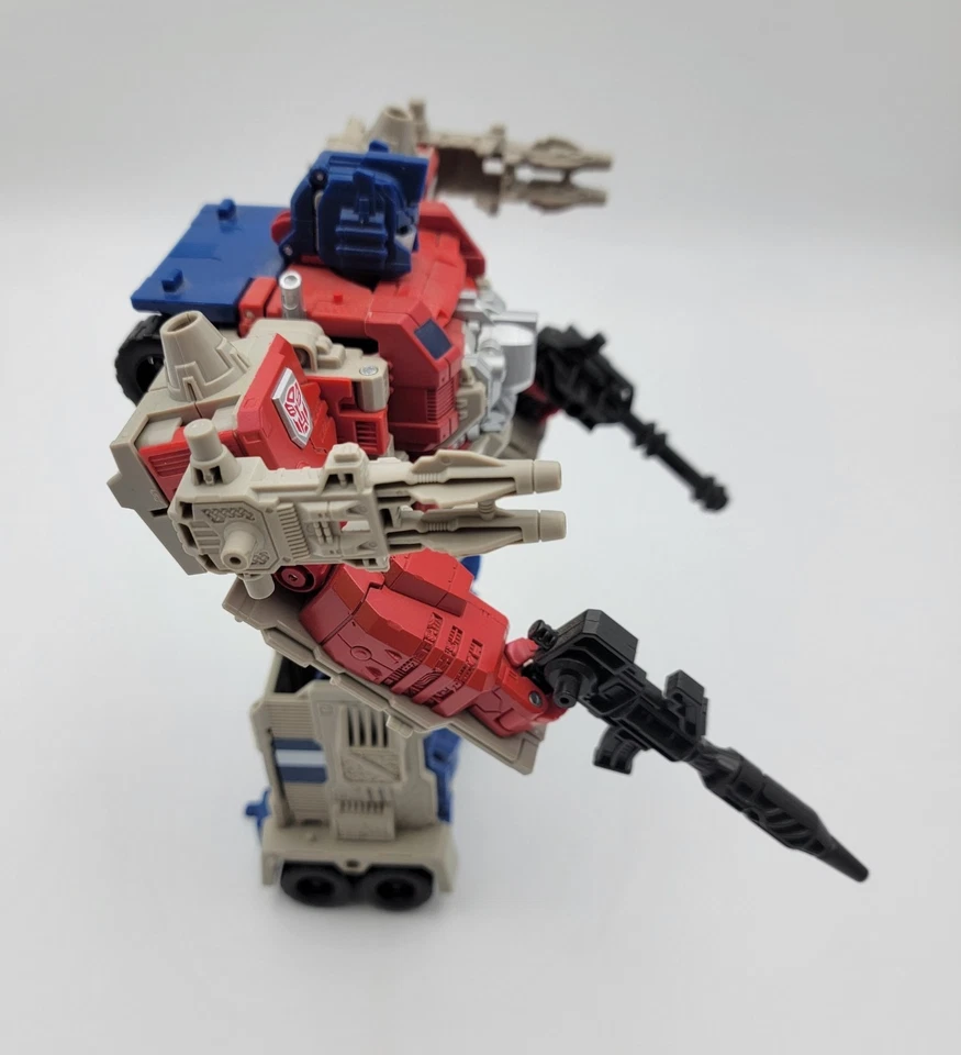 Hasbro Transformers Titans Return Leader Powermaster Optimus Prime Figure 2016 - Image 4 of 4