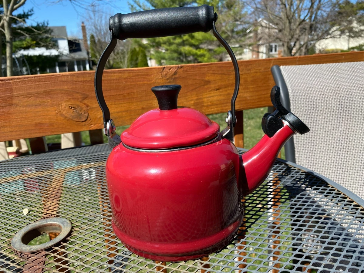 Le Creuset Classic Whistling Tea Kettle