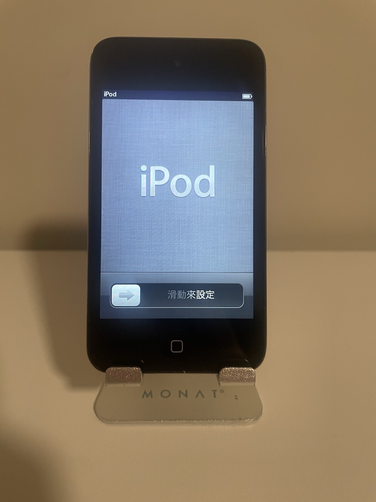 Apple iPod Touch 4th Generation A1367 Black 8 GB 3.5 in Touchscreen Media Player