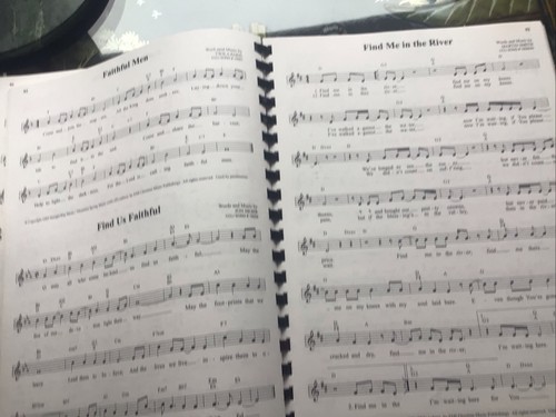PRAISE AND WORSHIP SONGBOOK -ORIGINAL EDITION: By Hal Leonard Corp Spiral Bound - Picture 6 of 11