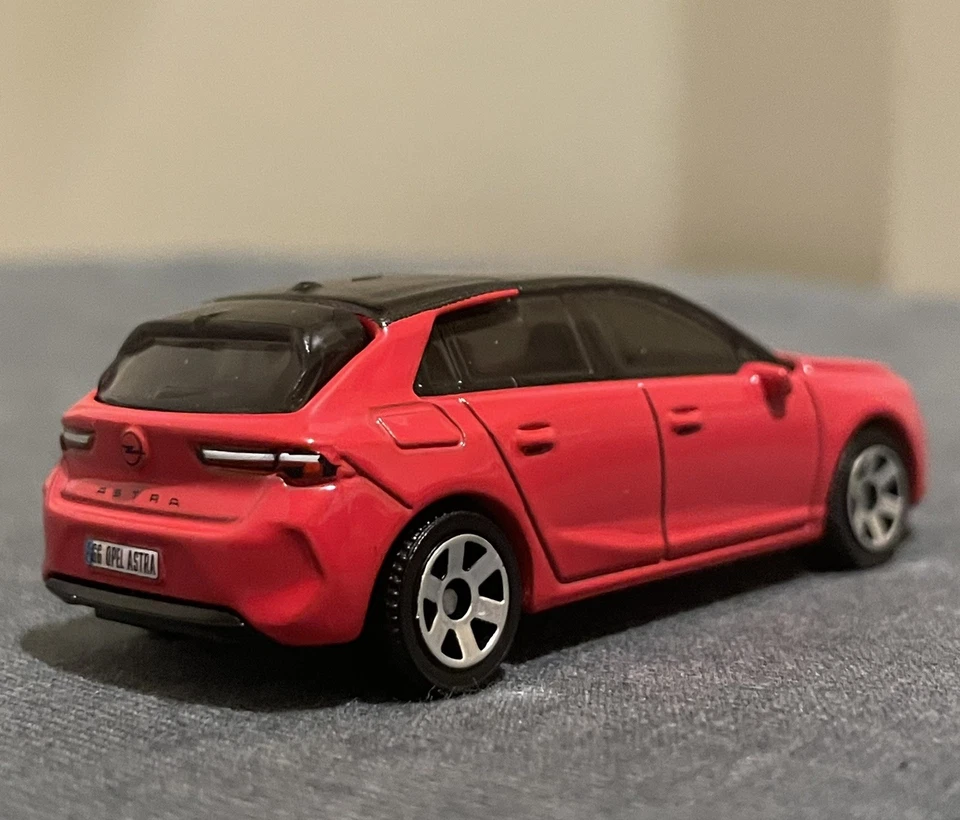 Modellino Matchbox Opel Astra L 8 VIII 1/64 1:64 Auto Nuova Senza Scatola 2025 - Immagine 3 di 4