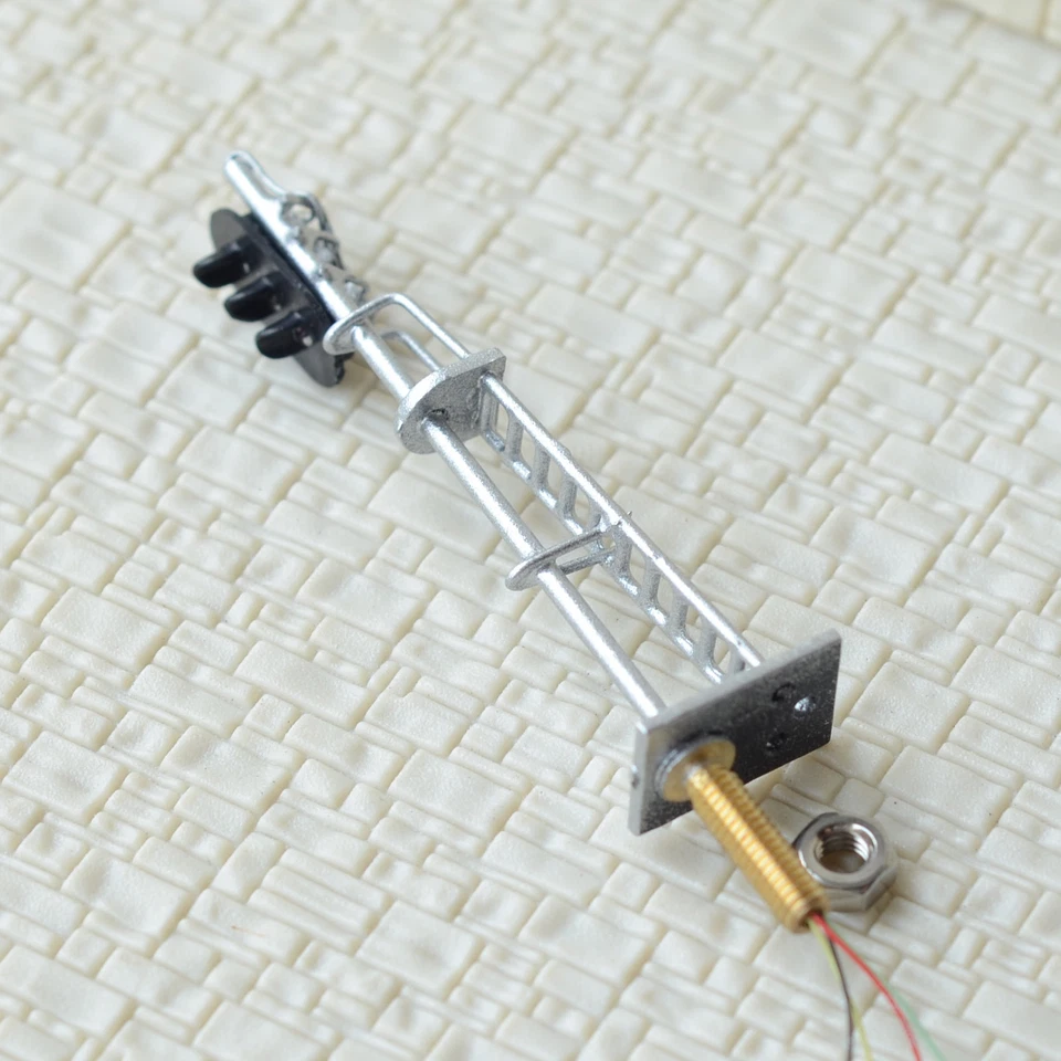 1 x HO scale model train block signals railway LED light 3 aspect silver #87S3RS - Image 3 of 4