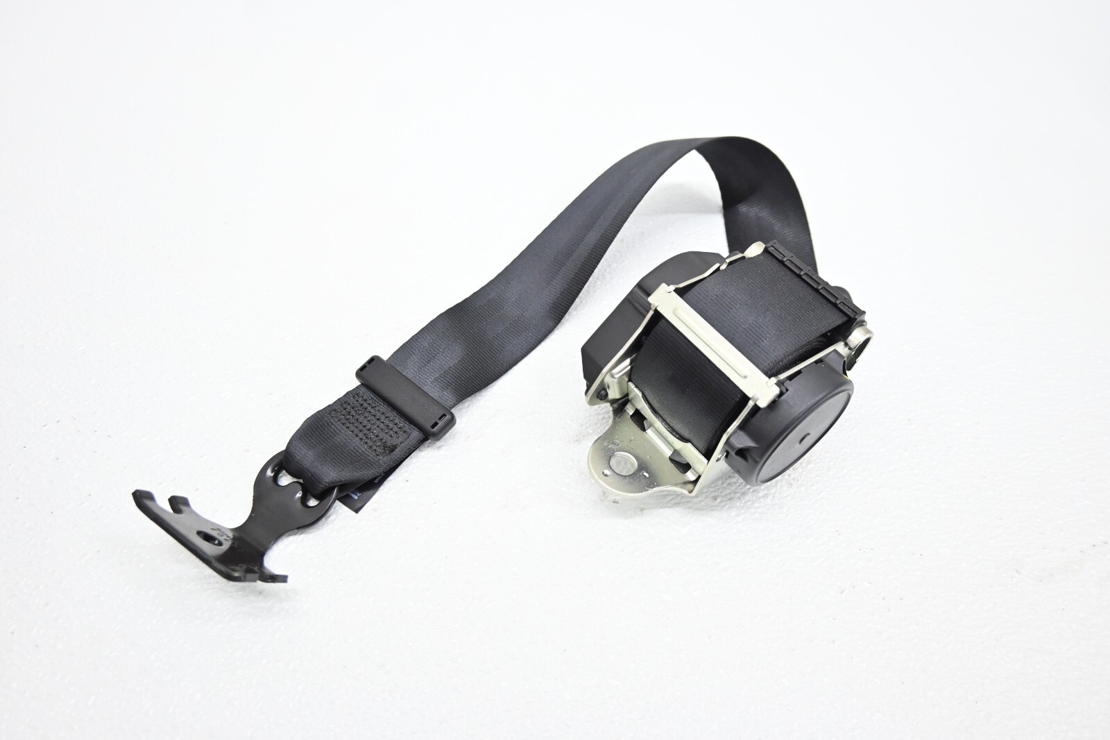 ⭐ 14-21 Maserati Quattroporte Rear Center Middle Upper Seat Belt Retractor Oem