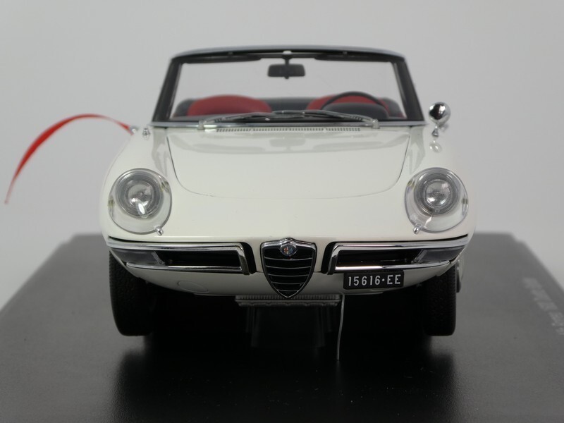 ダイキャスト　1/18  ALFA ROMEO SPIDER Diecast model cars Alfa Romeo Spider 1/18 Welly black capote