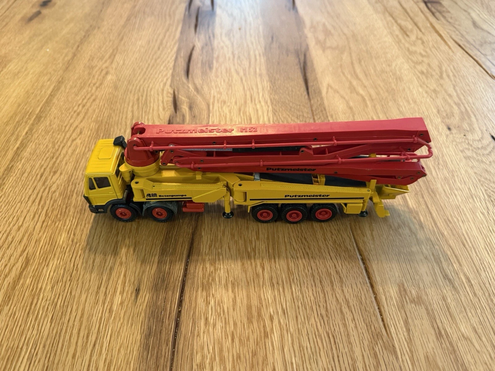 Mercedes Benz Putzmeister M52 Concrete Pumper - 1/50 Conrad - Great Condition 3