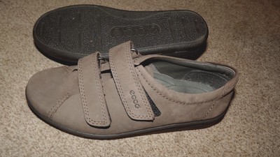 ecco walking shoes uk