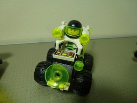 Lego Space Blacktron II 6812 Grid Trekkor, 6832  Super Nova, 6887 Allied Avenger