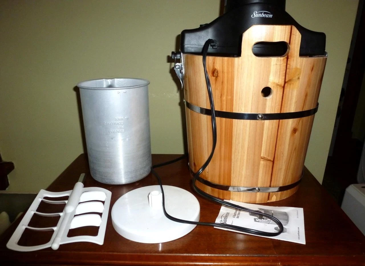 Sunbeam Electric Ice Cream Maker 4-Quart Wooden Bucket EXCELLENT!
Opens in a new window or tab