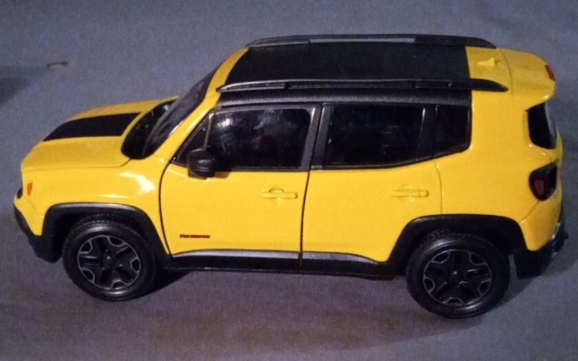 Welly Jeep Renegade Trailhawk Black & Yellow 1:24 Diecast Model Car SUV - Image 4 of 4