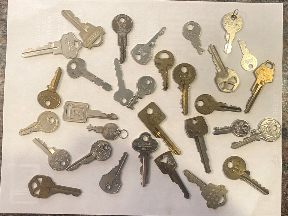 Vintage Keys Lot (30) GM / Ford / Eagle / National / Weslock +FAST