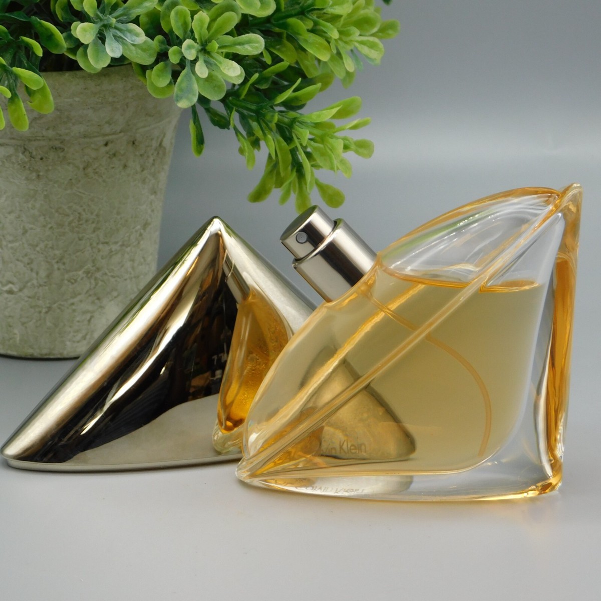 Cavin Klein Reveal for Women Eau de Parfum Spray oz New Without Box