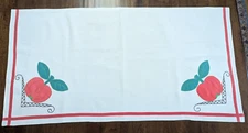 34"x 17.5" VTG/USA hm TABLE RUNNER/MANTLE w/Red APPLES Fab Appliques on Corners