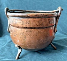 Vtg Solid Copper 3-Legs Mini Cauldron w/Handle 4” Diam x 4"High GUC