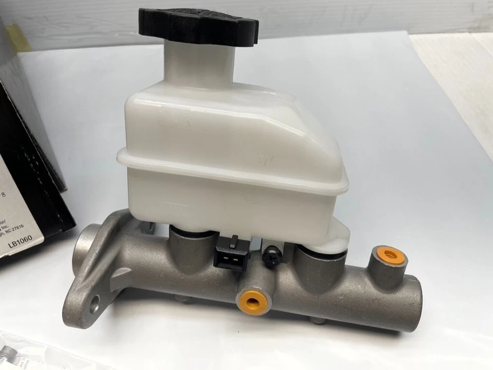 MCA630190 Carquest Brake Master Cylinder xref. M630190 for 01-05 Hyundai Elantra - Image 2 of 4