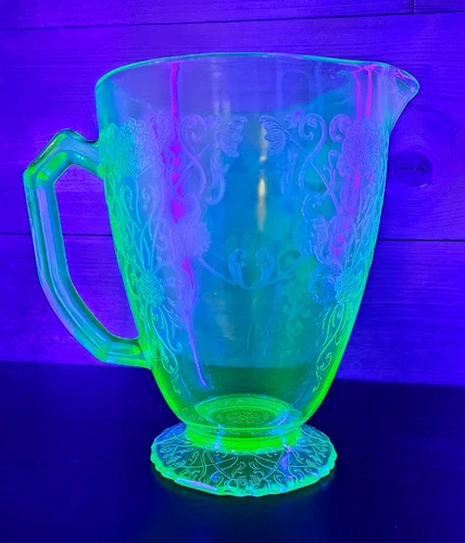 URANIUM DEPRESSION GLASS Hazel Florentine Pitcher Green Depression 30's Era MINT