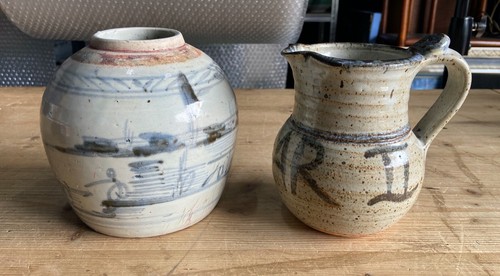 A VINTAGE CHINESE STONEWARE HAND PAINTED GINGER JAR WITH SIGNATURE ETC