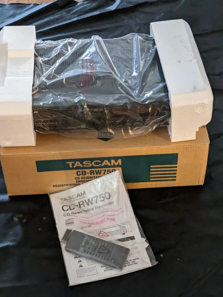 Tascam CD-RW750 CD Recorder Rewriter Studio Grade CD-R/CD-RW Burner Complete Box - Image 2 of 4