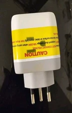 US to UK Ireland Travel Power Plug Adapter with 3 Outlets and 2 USB Ports